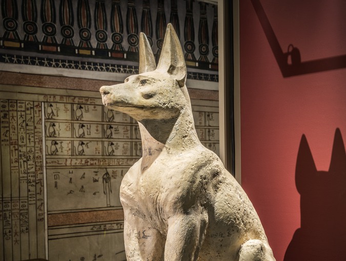 Länkbild. En staty av anubis