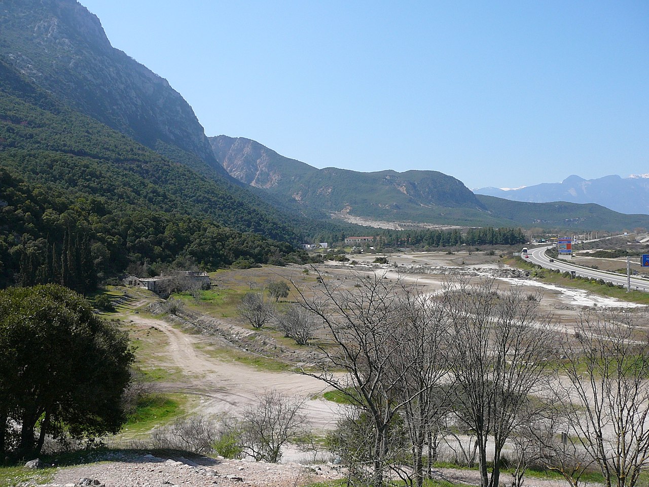 1280px-Thermopylae_ancient_coastline_large.jpg