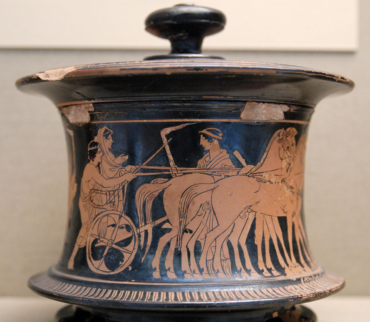 rödkeramisk pyxis