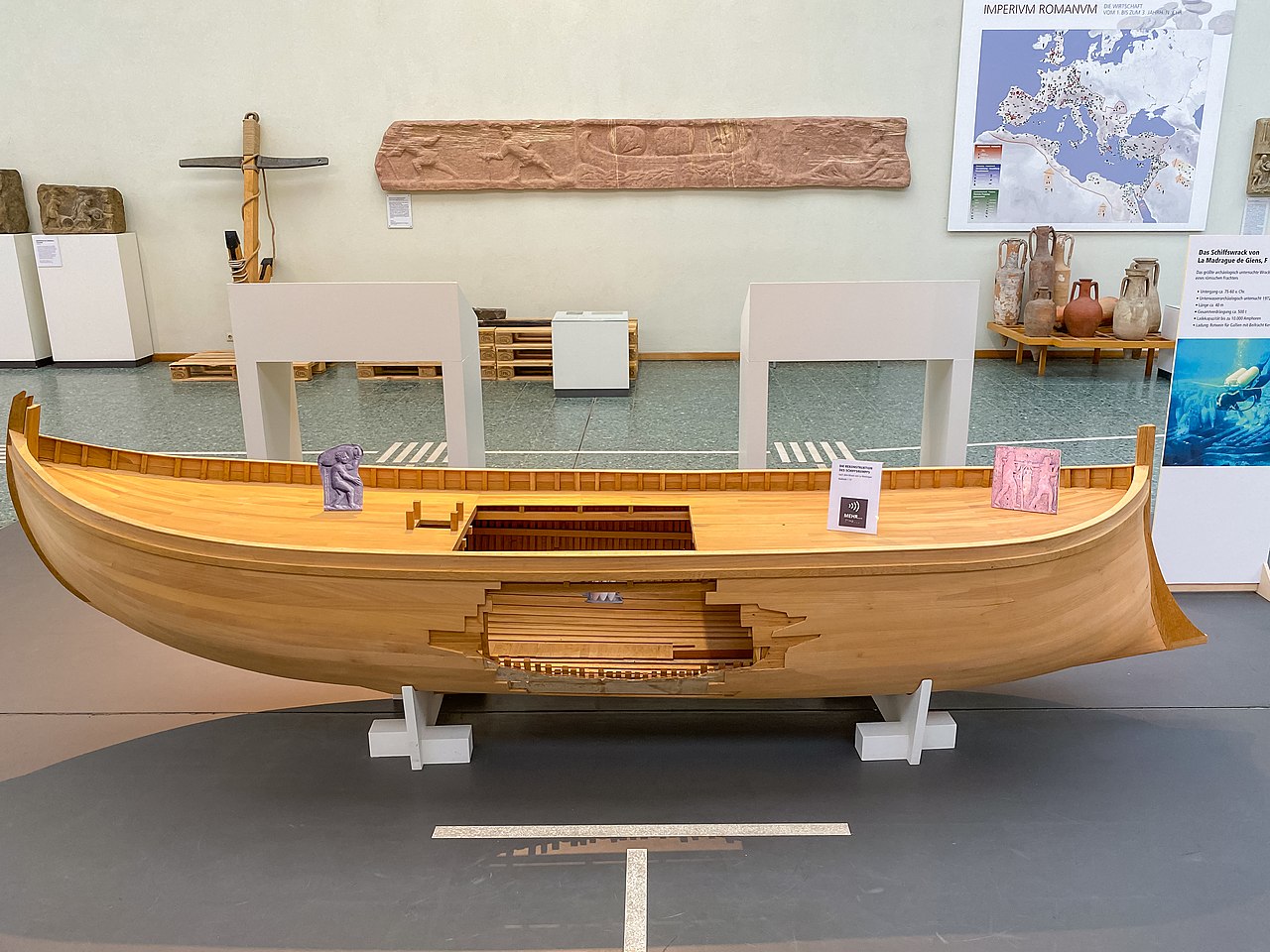 1280px-Madrague_de_Giens_Roman_shipwreck_in_the_Museum_of_Ancient_Seafaring_in_Mainz,_Germany_(48987720778).jpg